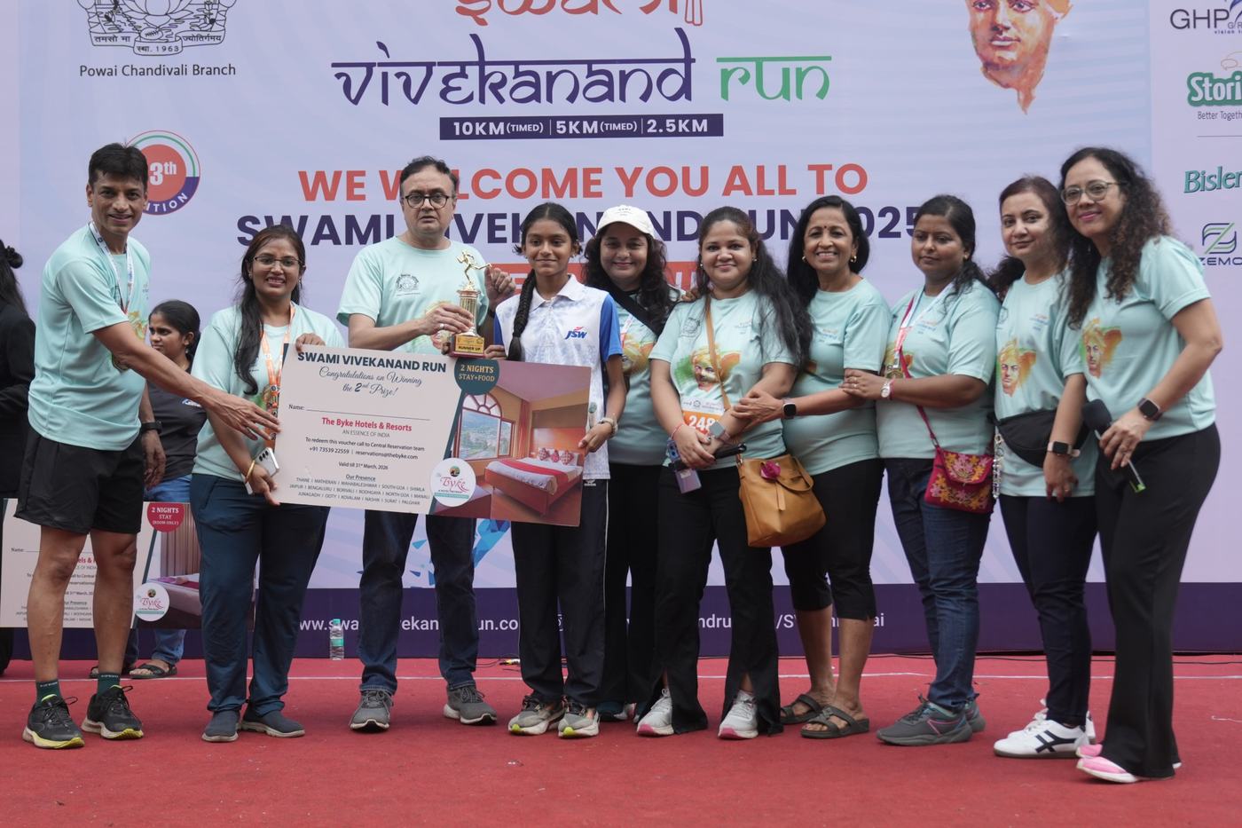 Prize moment at last year’s Swami Vivekanand Run